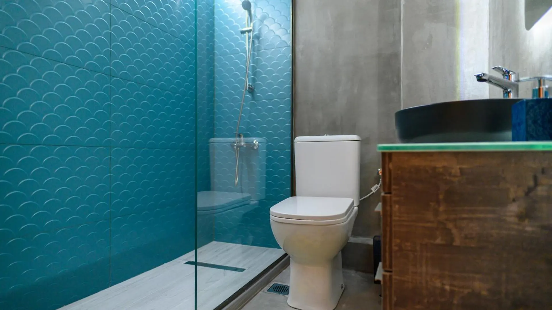 شقة Serenity And 2 Bedroom Luxury In Kalamaria سالونيك
